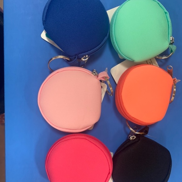 Mask holders - Picture 2 of 2